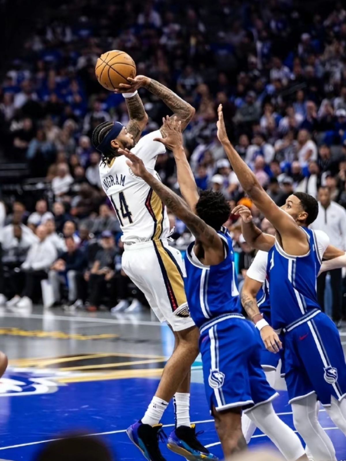 马刺横扫青岛队，德罗赞惊艳四座