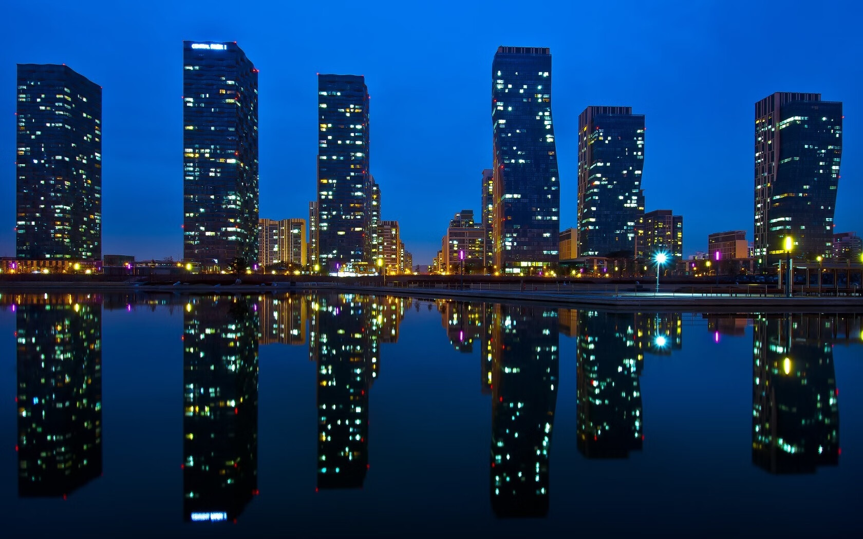 绿巨人铁蹄踏碎休城！钢铁巨人詹姆斯轰塌火箭防线