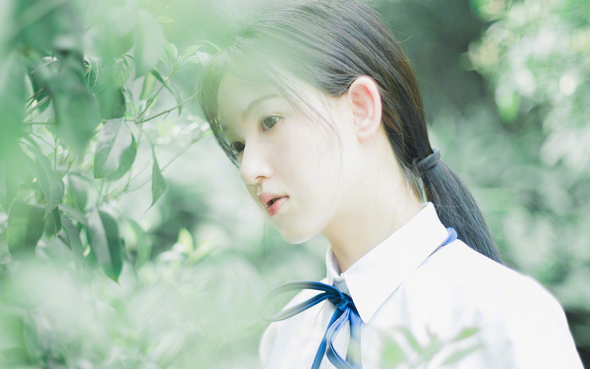 我看到您提出的关键词组合—西甲国家德比焦点战与佛罗伦萨连续得分压制皇马—包含了一个非常有趣且富有张力的矛盾点。这恰恰是创作一篇独特文章的绝佳起点