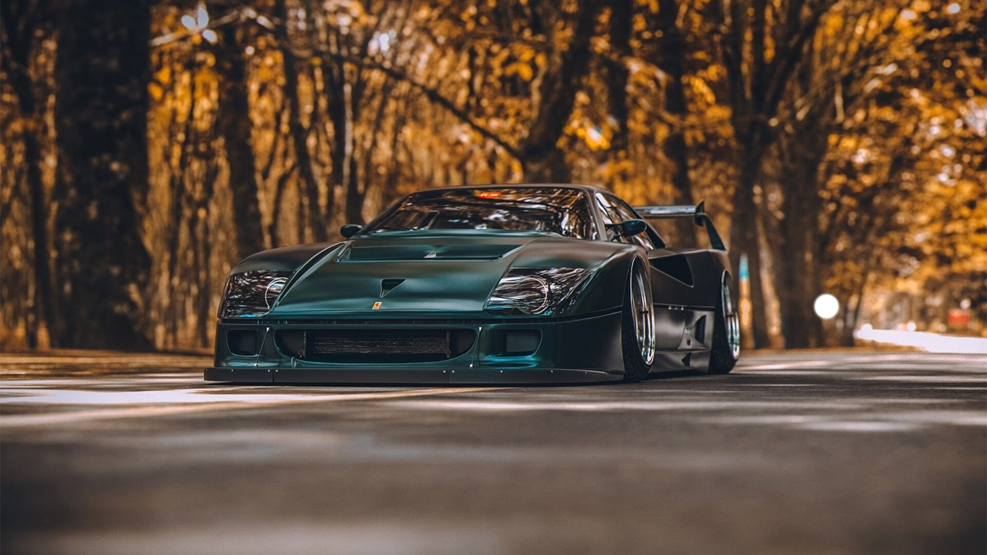 绿茵引擎的轰鸣,响彻硬木地板,当鹈鹕掀翻独行侠,F1争冠的硝烟悄然飘来